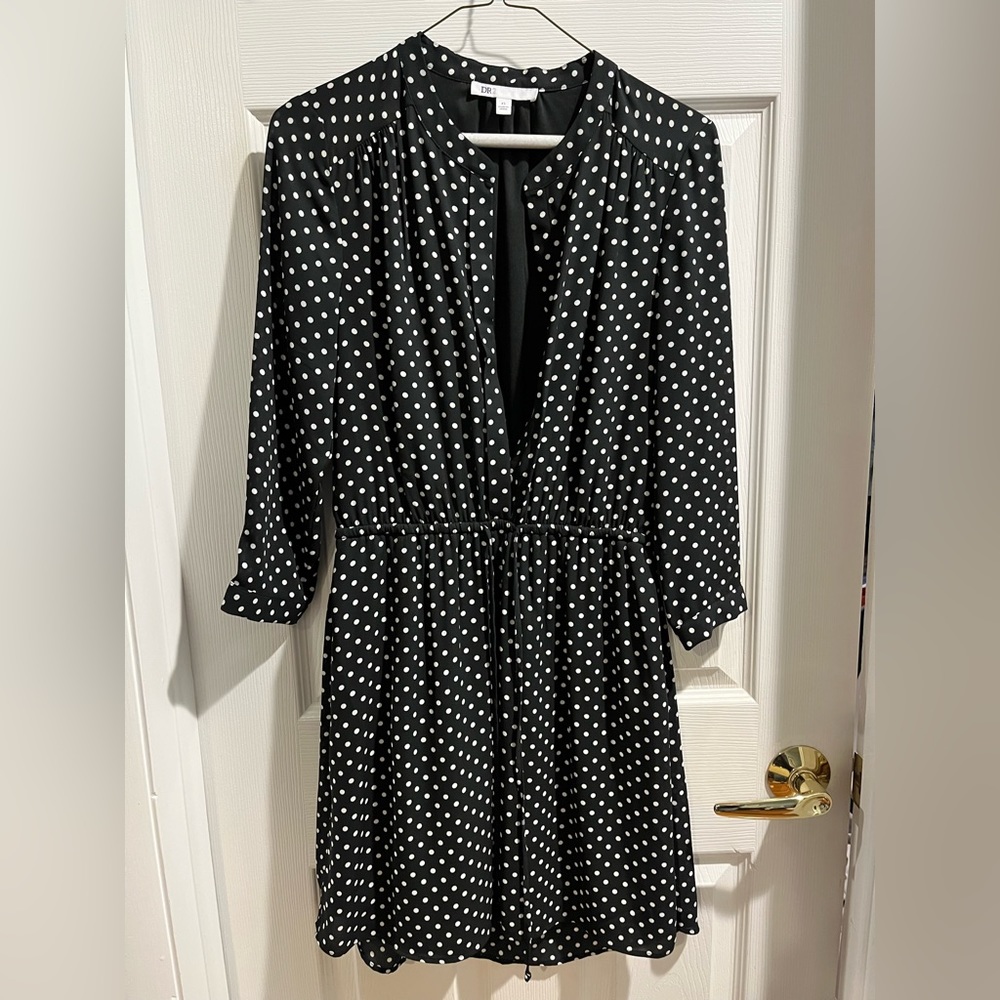Black dress with white polka dots
Cinched waist with tie